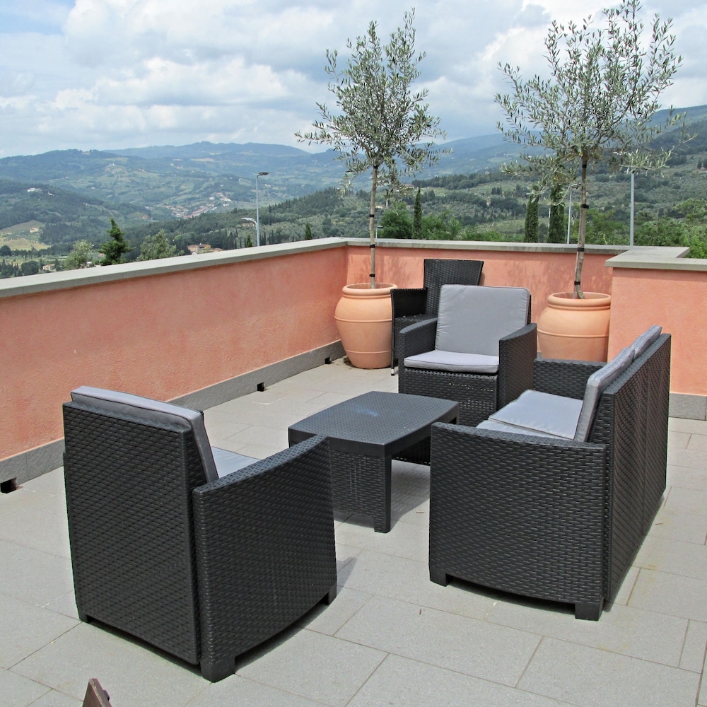 Deluxe Studio Suite, 1 Bedroom, Terrace, Hill View photo 1