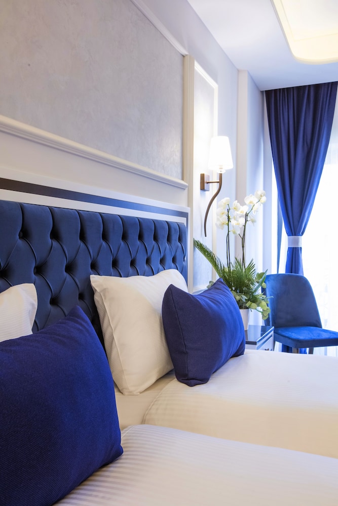 Deluxe Double or Twin Room, 1 Bedroom, City View photo 2