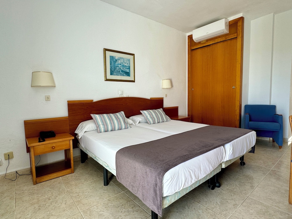 Twin Room, Balcony, Sea View photo 3