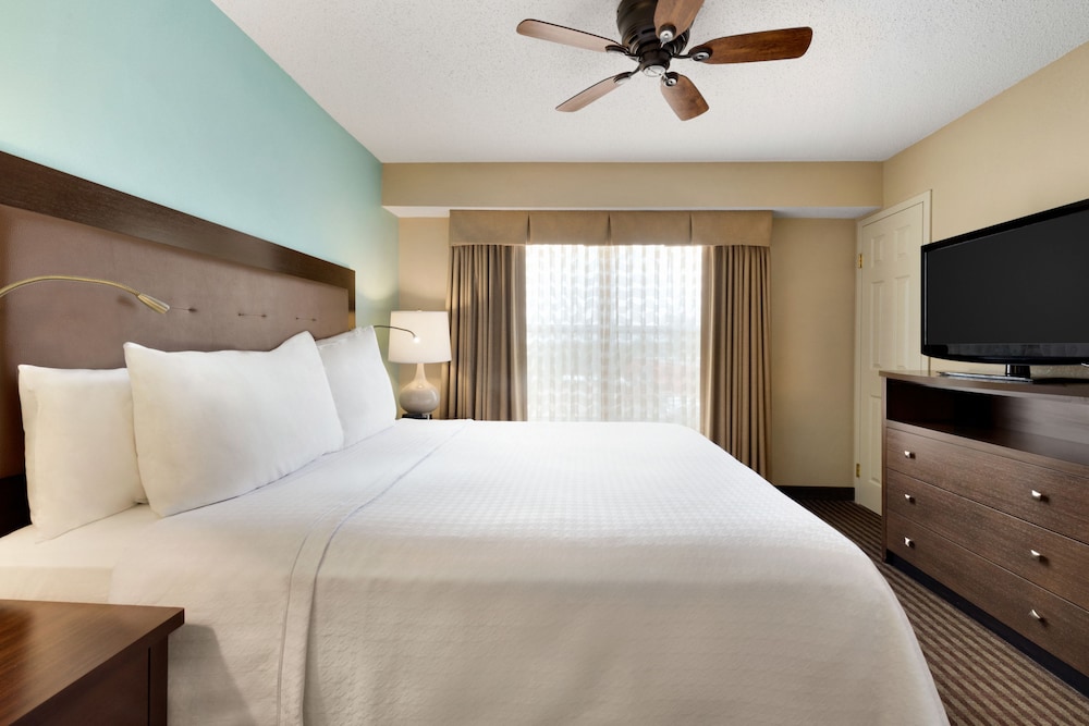 Suite, 1 Queen Bed, Accessible, Bathtub photo 2