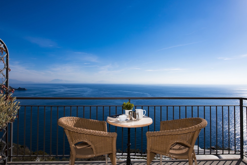 Deluxe Quadruple Room, Sea View - Photo 9