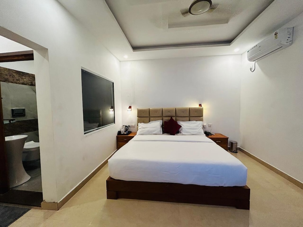 Deluxe Double Room, Balcony, Lake View photo 3