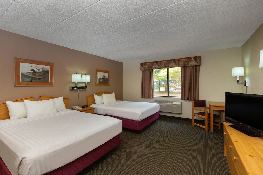 Room, 2 Queen Beds - Photo 1