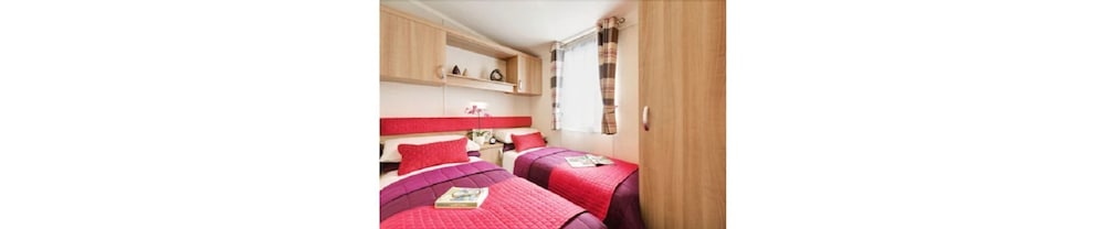 2 Bedroom Deluxe Holiday Home photo 3