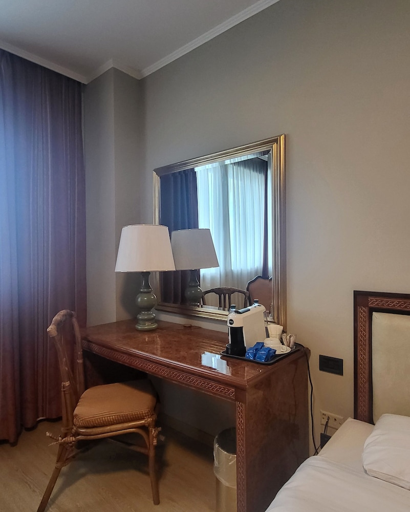 Deluxe Double Room, 2 Twin Beds, Single use - Photo 2