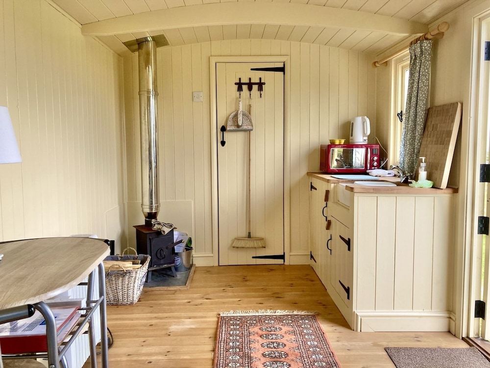 Comfort Cabin (Paddock View) photo 3