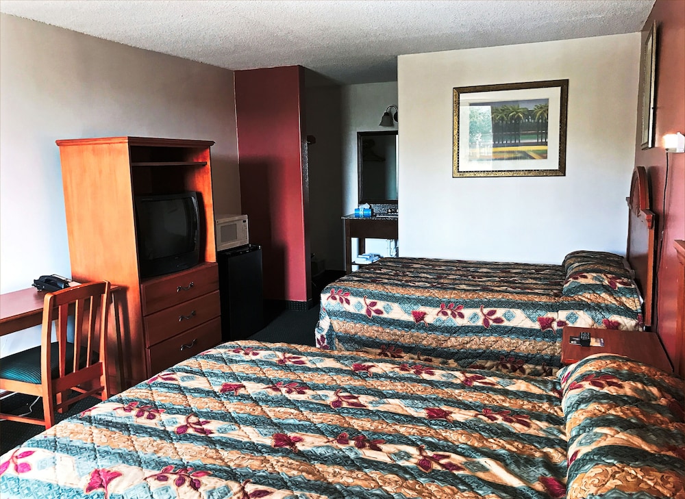 Standard Room, 2 Double Beds - Photo 11