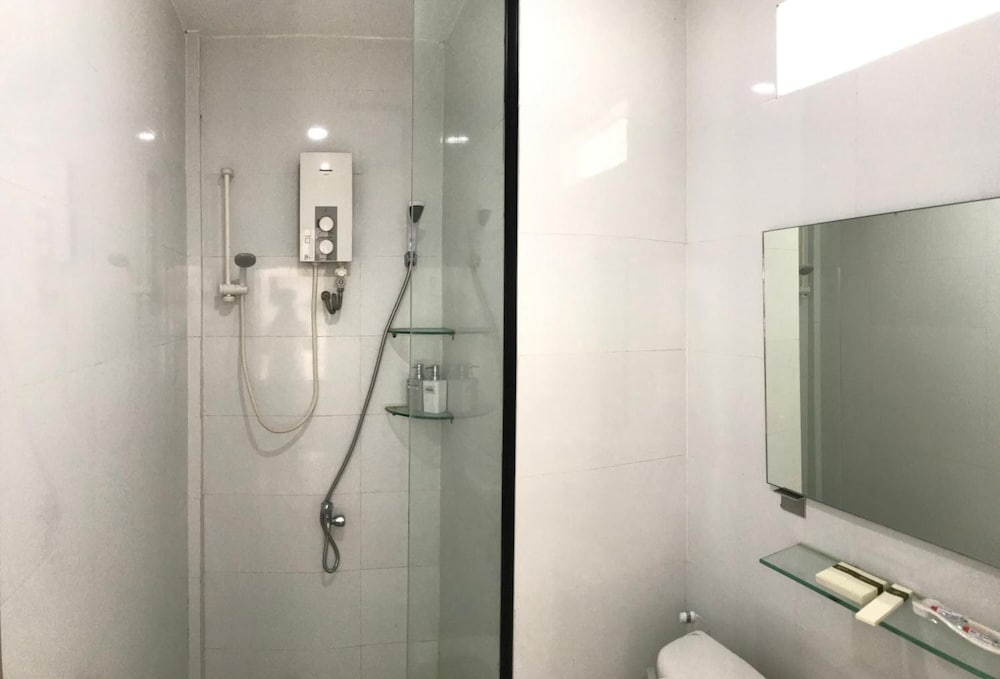 Standard Double Room - Photo 8