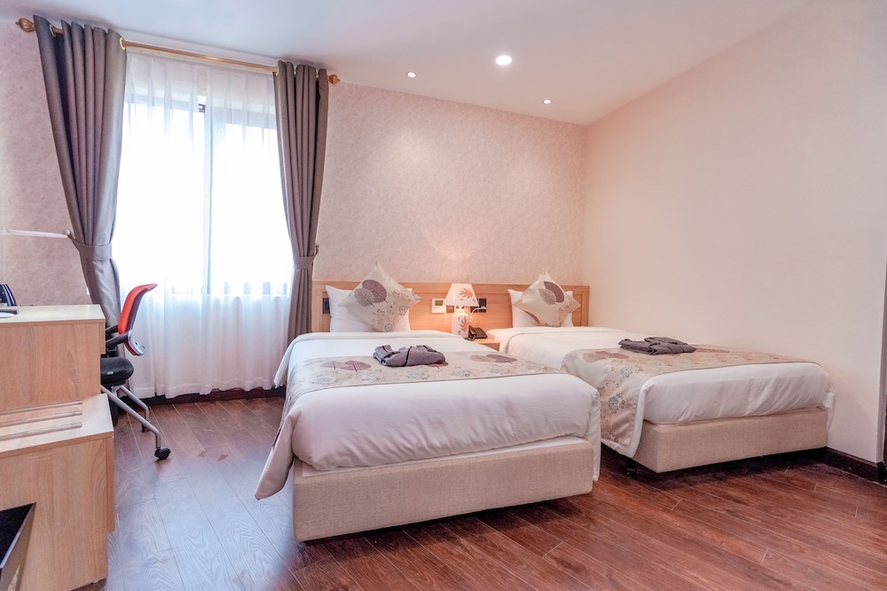 Premium Twin Room - Photo 8