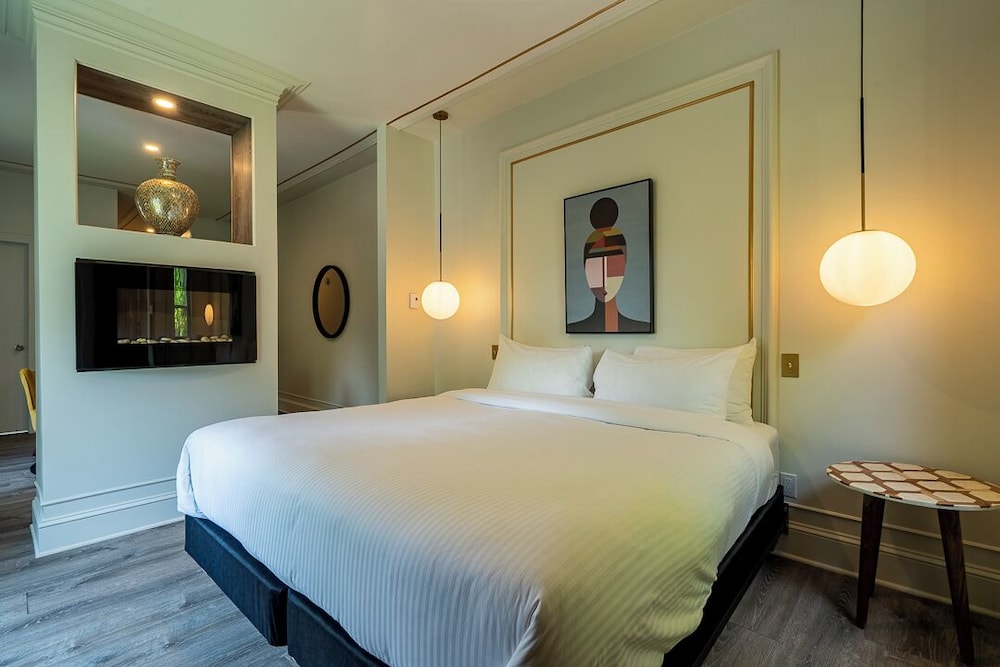 Junior Suite, 1 King Bed (5) photo 1
