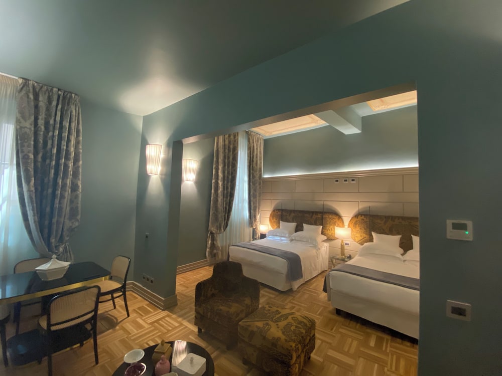 ICONIC TWIN SUITE