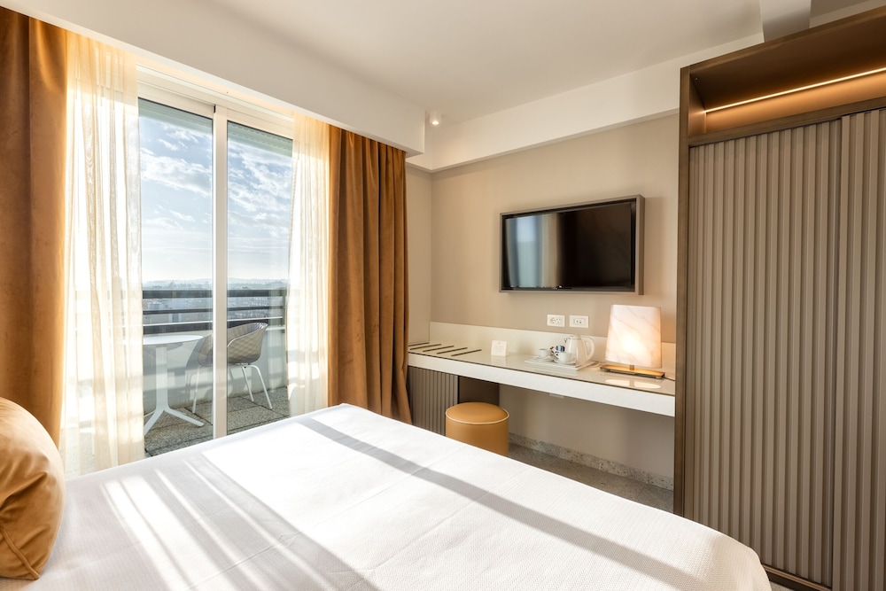 Deluxe Triple Room - Photo 10