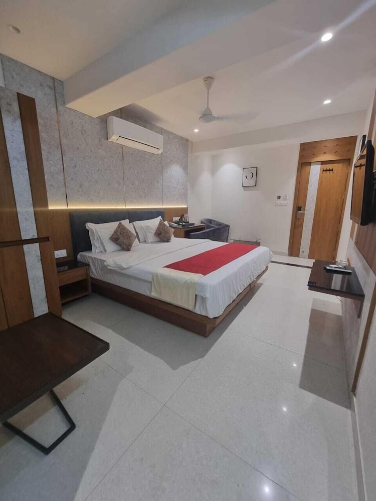 Royal Room photo 3