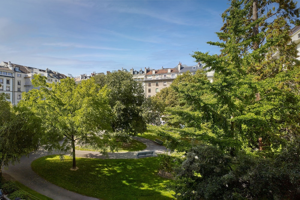 Classic Room, 1 King Bed, Garden View
