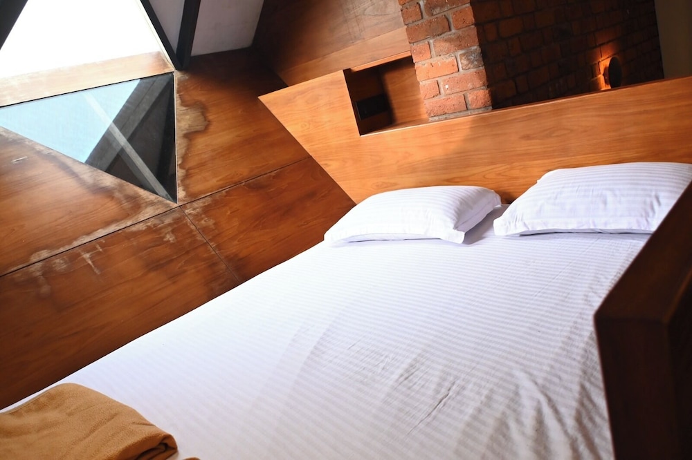 Studio Suite, Balcony, Mountain View