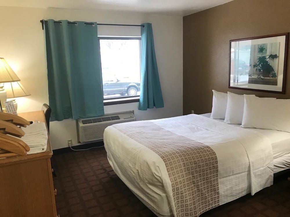 Standard Room, 1 Queen Bed photo 2
