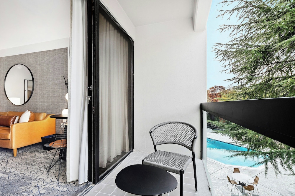 Executive Suite, 1 Bedroom - Photo 7