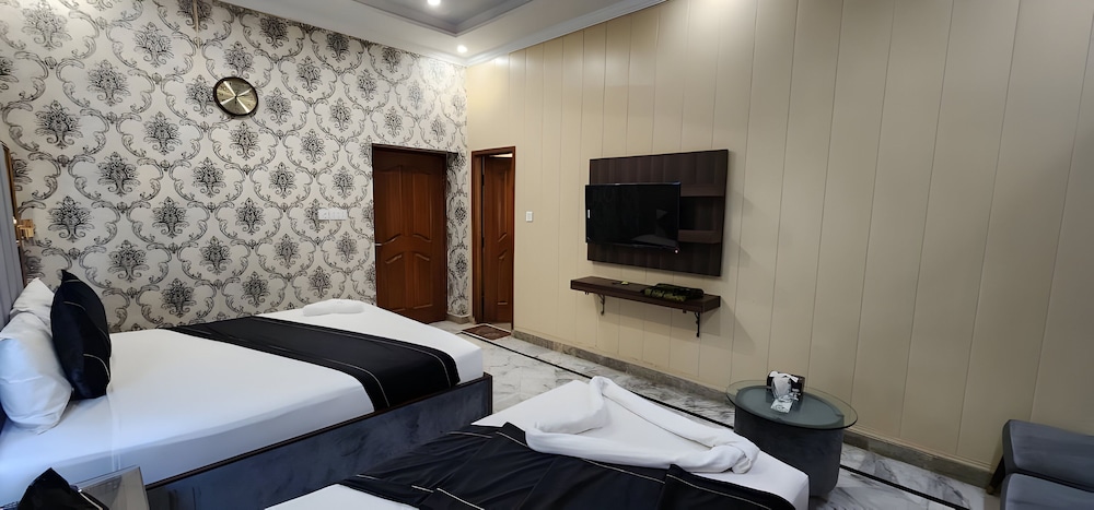 Deluxe Double or Twin Room