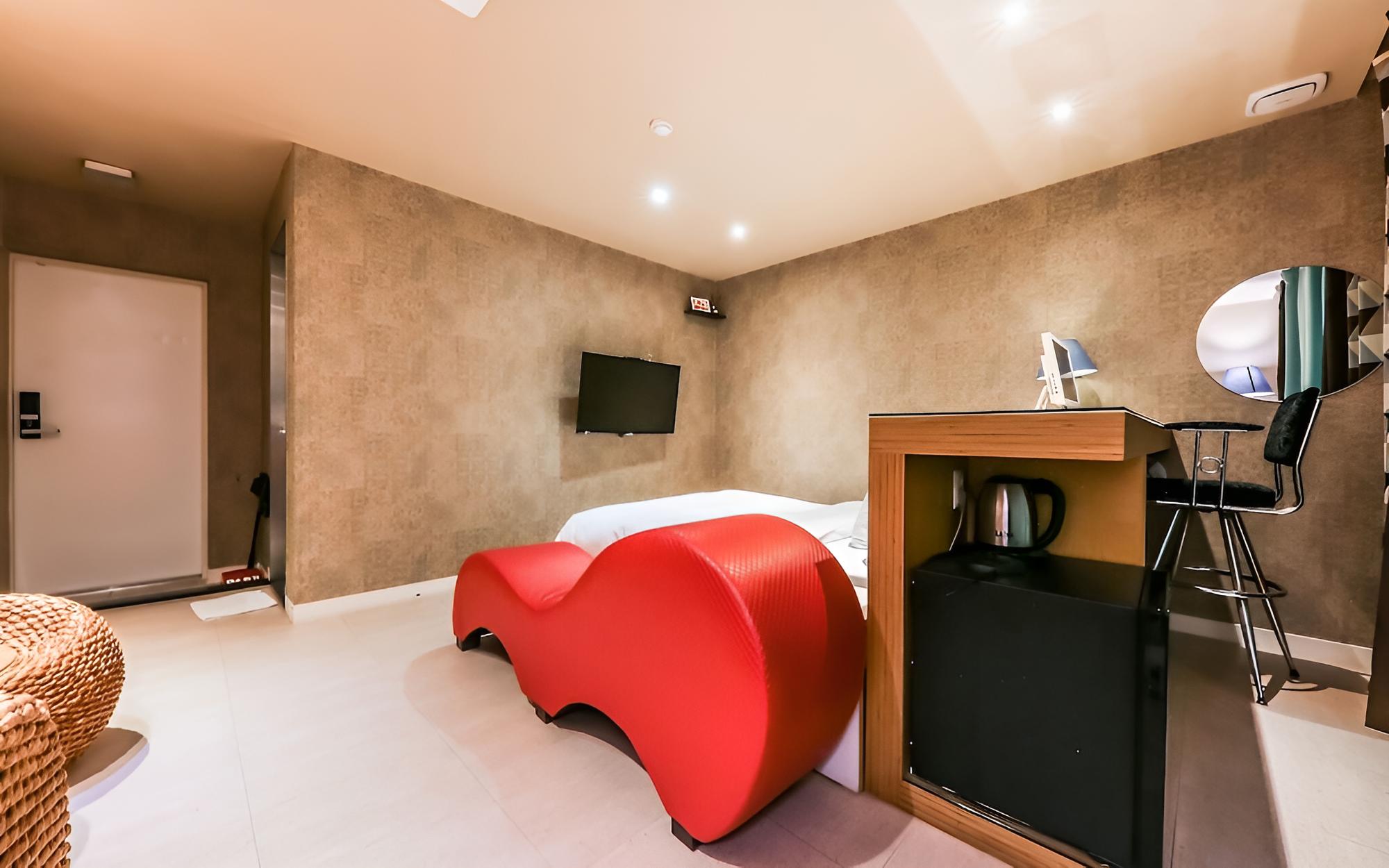 Room (Love Sofa Room) photo 2