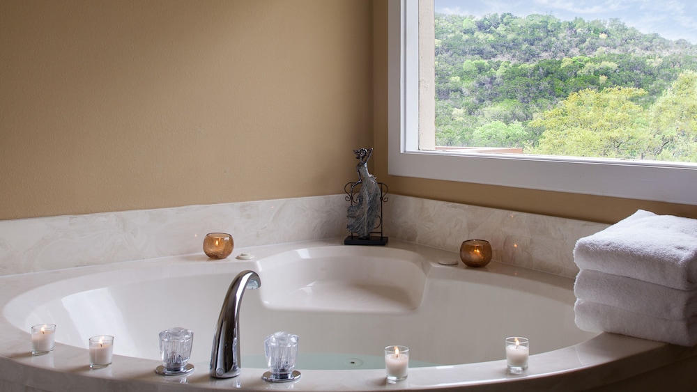 Luxury Cottage, 1 King Bed (San Rafael Cottage) photo 3