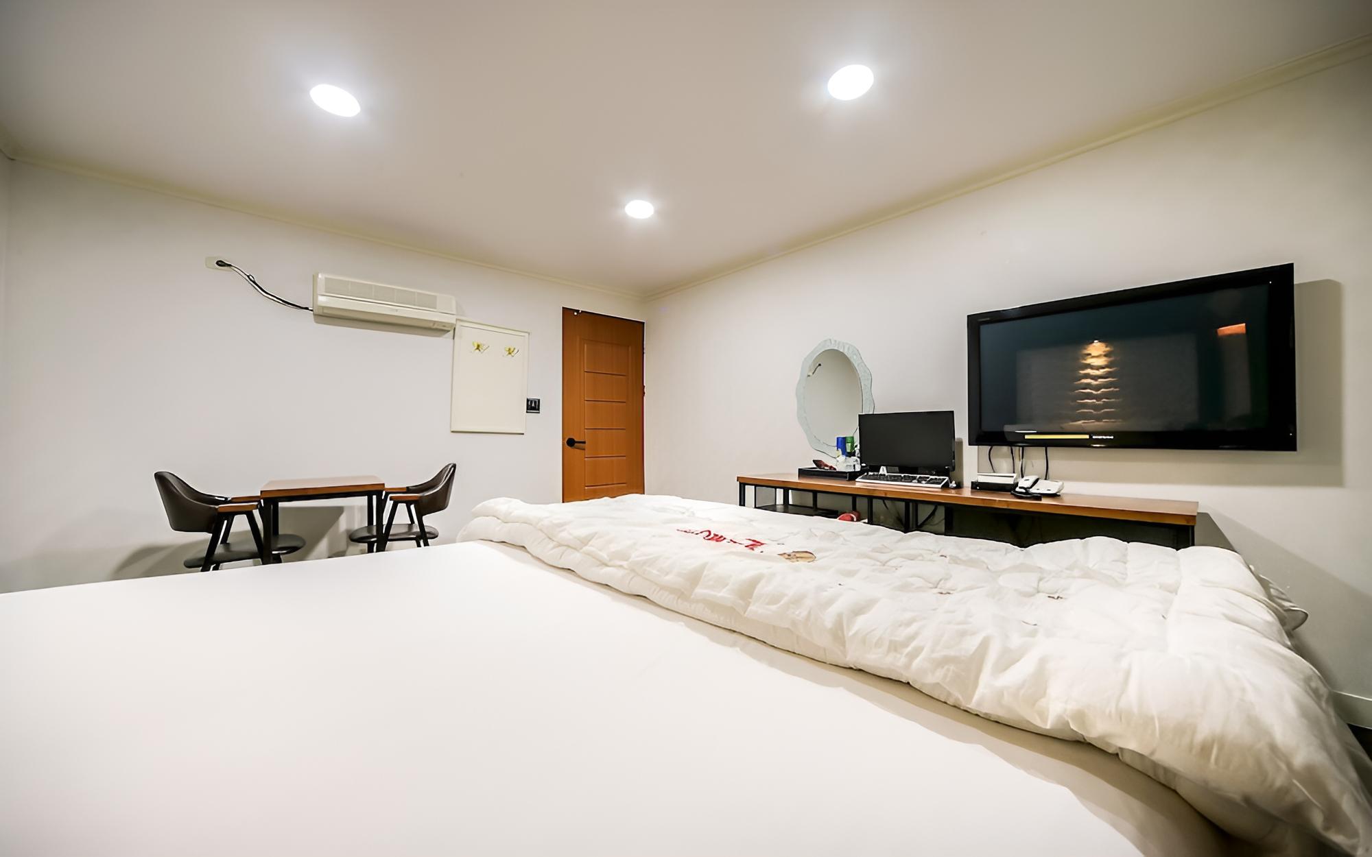 Room (Deluxe rooms (Netflix available / Gue) photo 3