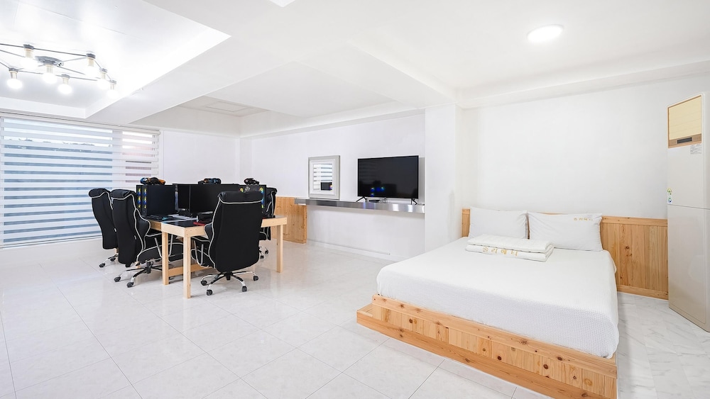 Basic Room, 1 Bedroom (PC301)