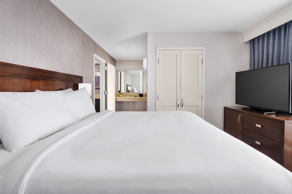 Suite, 1 Bedroom - Photo 2