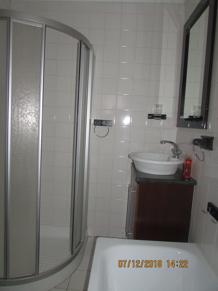 Room (3) photo 2