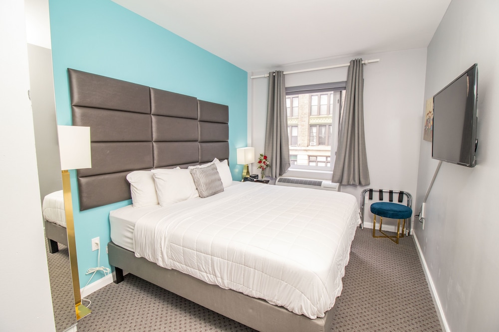 Standard Room 1 King Bed City View photo 2