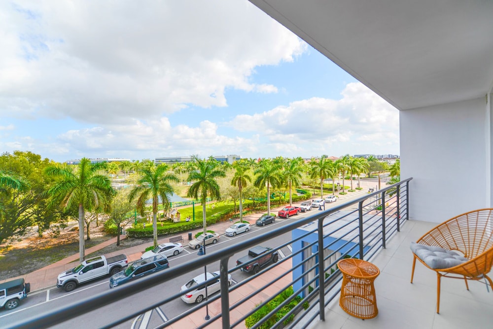 Comfort Condo, 1 Bedroom, Balcony, City View photo 3