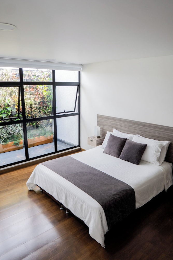 Standard Single Room, 1 Queen Bed, Private Bathroom