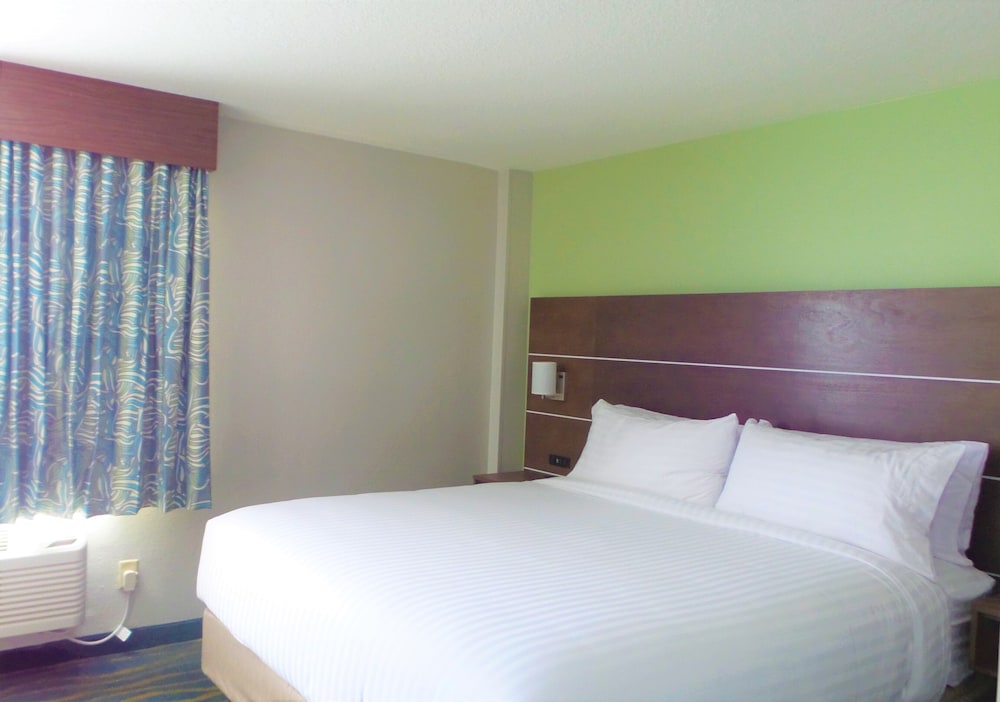 Suite, 1 Bedroom, Balcony, Oceanfront (Low Floor) - Photo 2