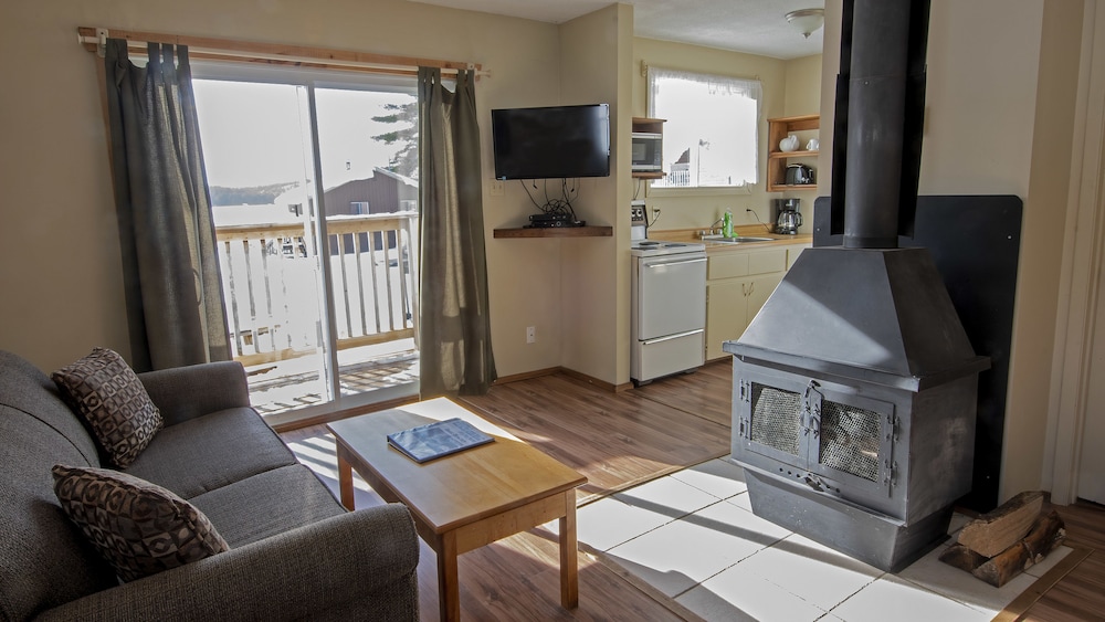 Traditional Cottage, 2 Bedrooms photo 3