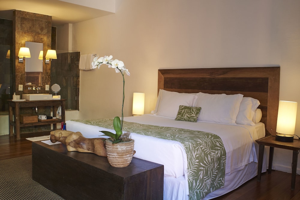 Deluxe Room, 1 King Bed, Bathtub
