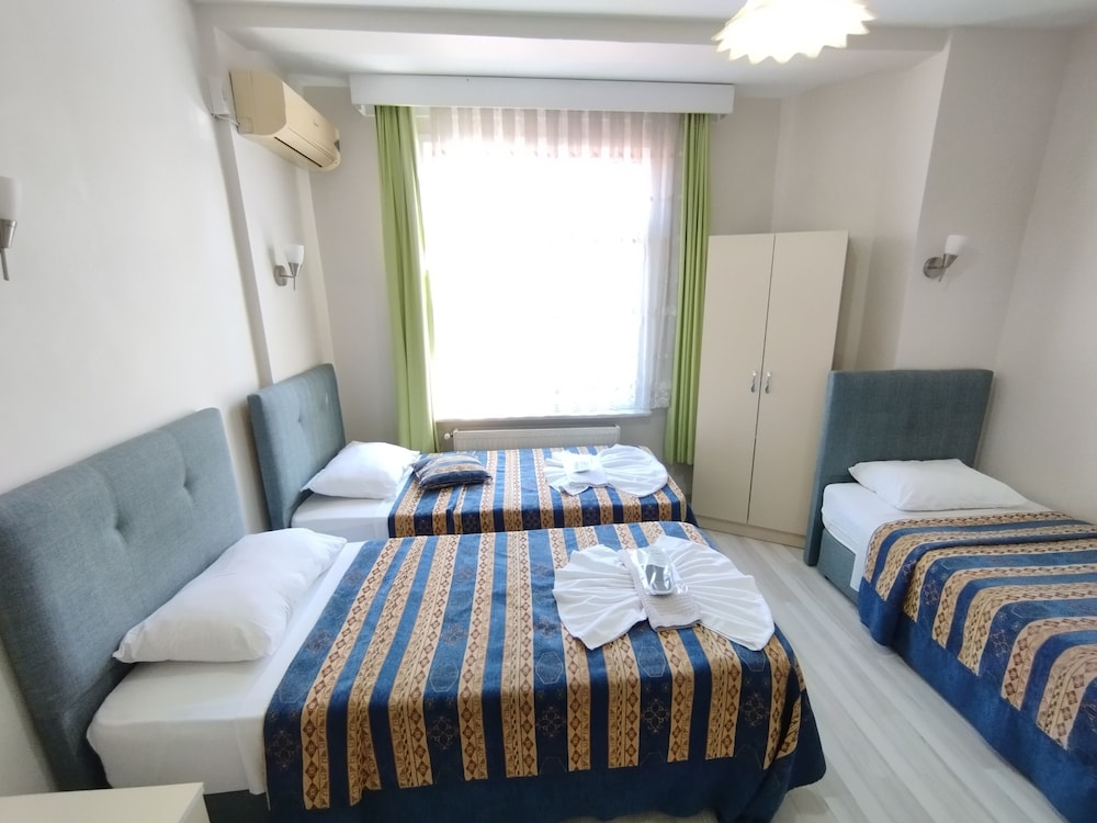 Standard Triple Room, 3 Twin Beds photo 2
