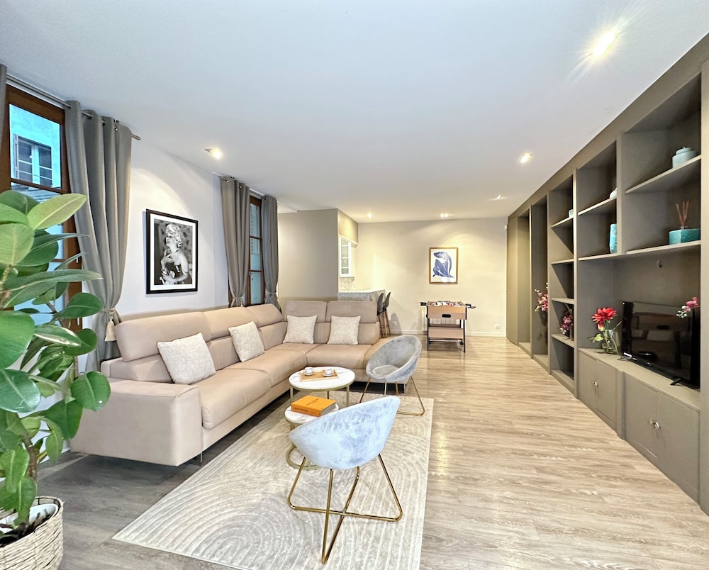 Deluxe Apartment, Courtyard View