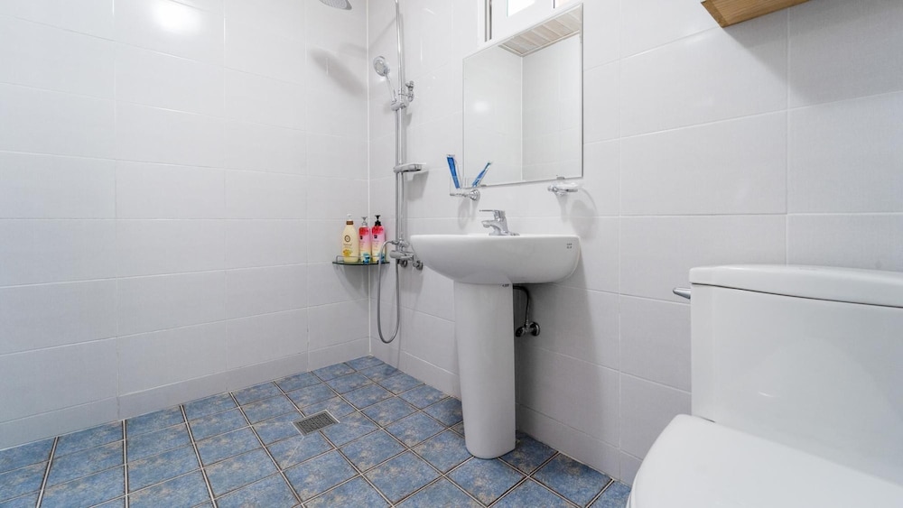 Basic Room, 1 Bedroom (star) - Photo 10