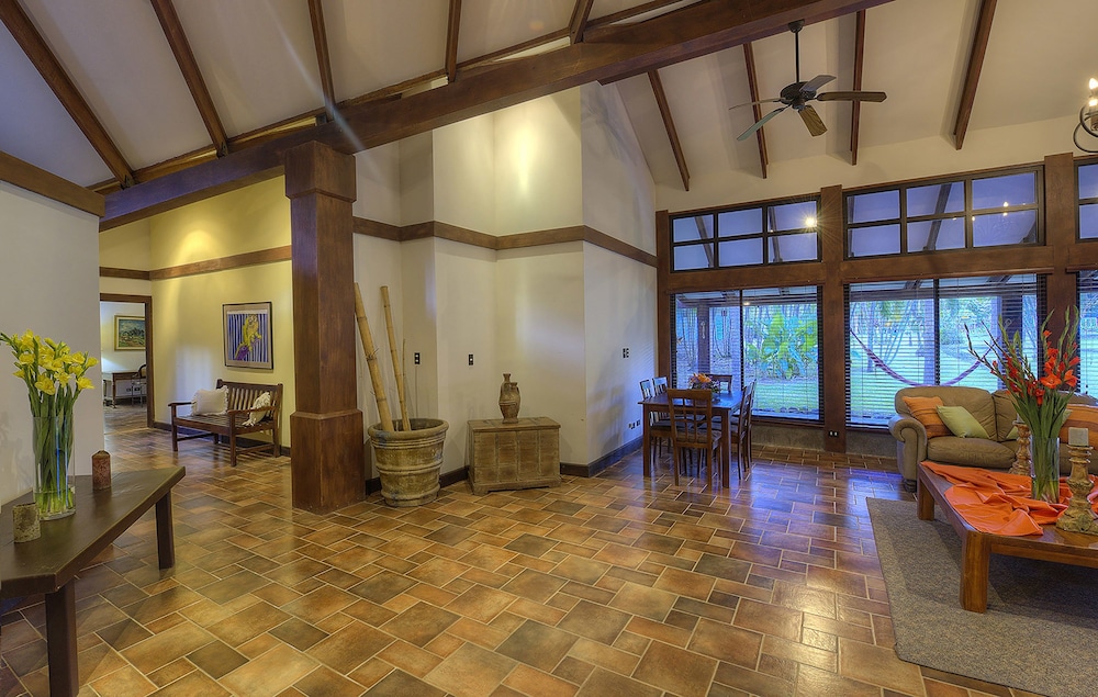 Villa photo 2