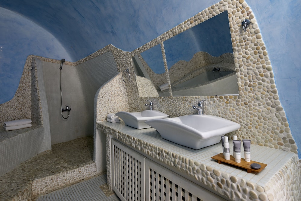 Gods Divine Suite indoor pool with hot tub and Caldera View - Photo 9