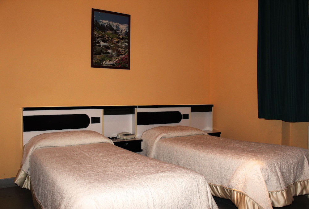 Basic Twin Room photo 1