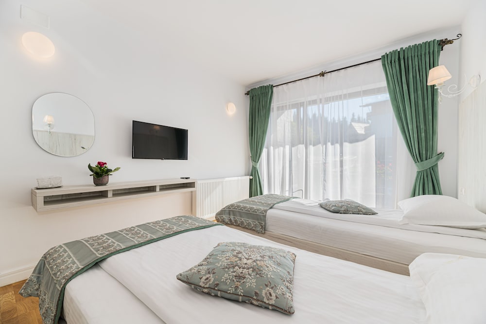 Basic Double or Twin Room, Non Smoking photo 3