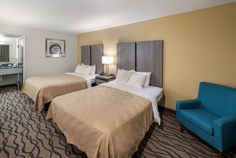 Standard Room, 2 Queen Beds, Non Smoking - Photo 4