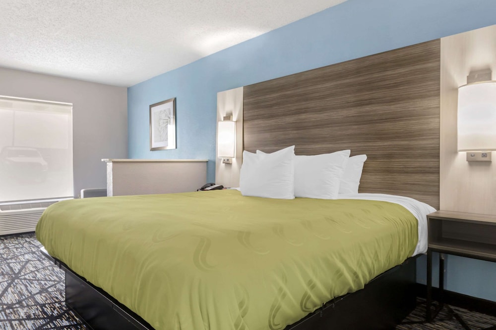 Standard Room, 1 King Bed, Non Smoking - Photo 1