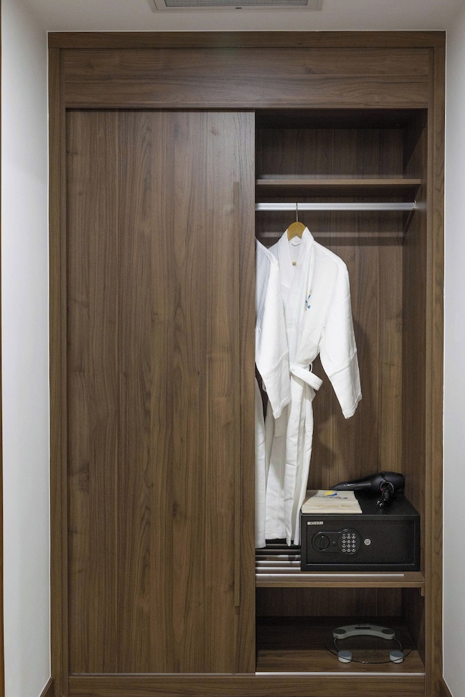 Senior Double or Twin Room, Sea View - Photo 7