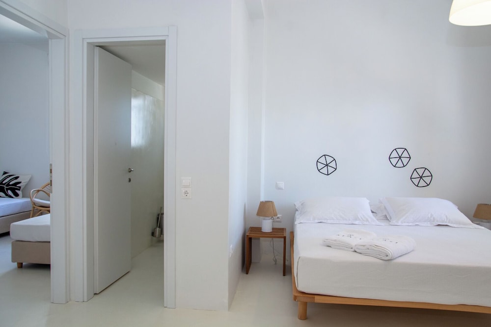 Junior Suite, Balcony, Partial Sea View photo 2