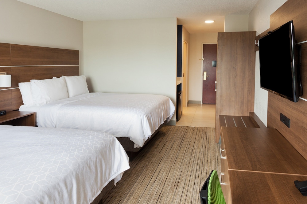 Suite, Multiple Beds - Photo 2