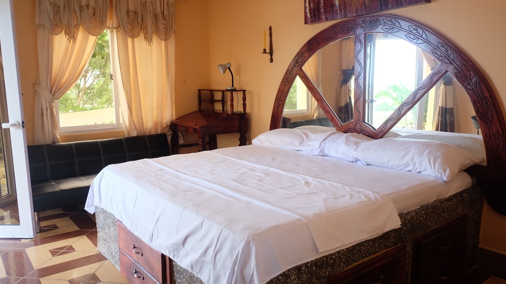 Deluxe Room, Beach View, Poolside photo 2