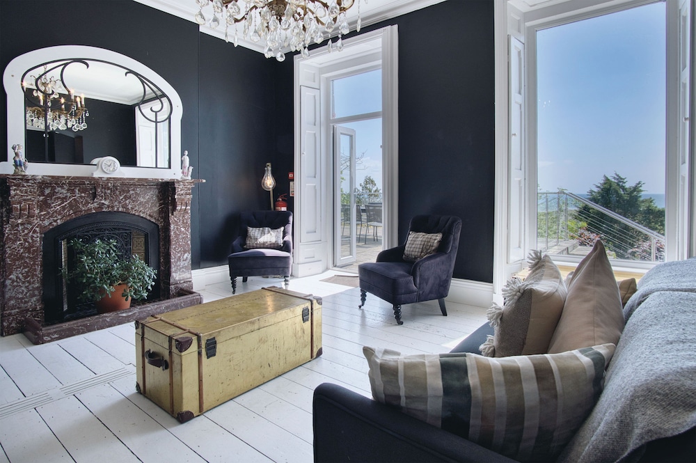 House (Multiple Bedrooms) photo 2