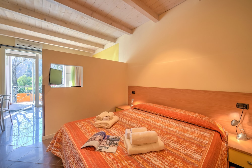 Standard Apartment, 1 Bedroom (Yellow Apartment Desenzano With Smart)
