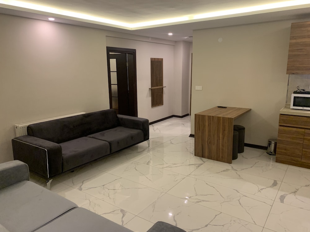 Deluxe Suite - Photo 6
